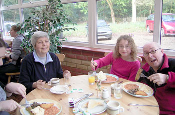 Full veggie English breakfast for Anya, Eliane and Fred – Sheila had the healthy option! 