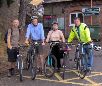 John, Roger, Suzanne and Ian at the start 