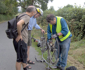 Trying vainly to sort Ian's bike