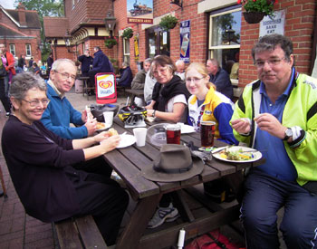 Suzanne, Roger, Joyce, Jennifer and Ian at lunch 