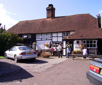 The Royal Oak – a pub with no beer pumps at the bar! 