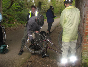 Leon mending Joyce's puncture - Jim's photo 