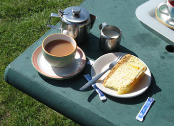 Mango cheesecake and tea